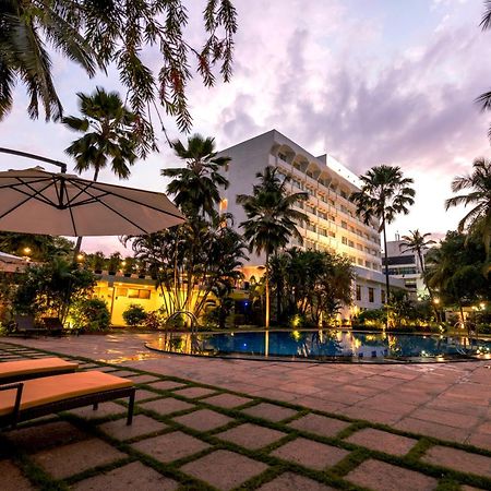 Southern Star,Maisur Dış mekan fotoğraf The Leela Palace, Bangalore