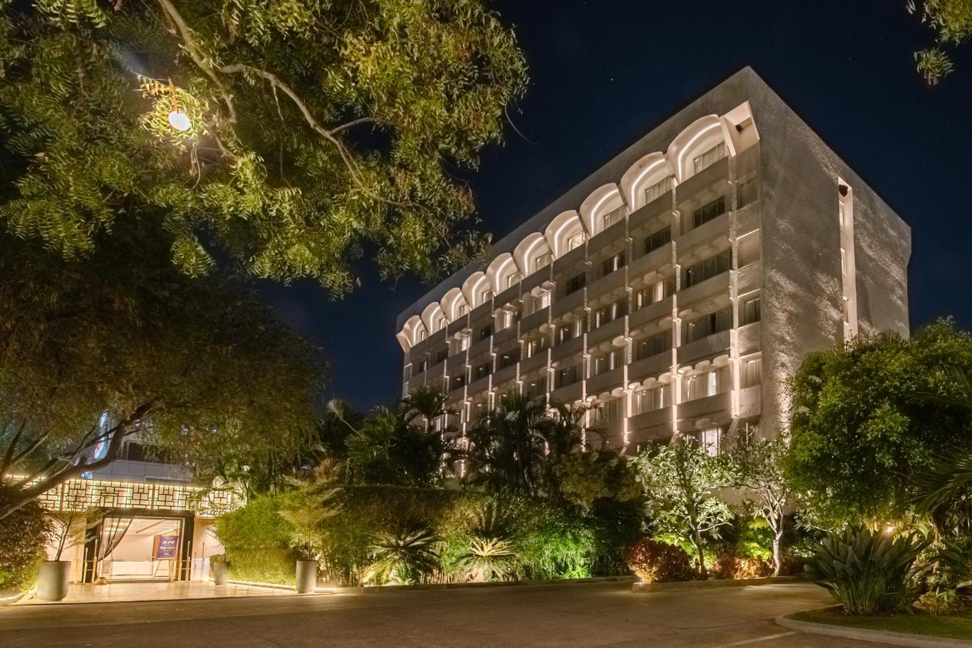Southern Star,Maisur Dış mekan fotoğraf The hotel at night