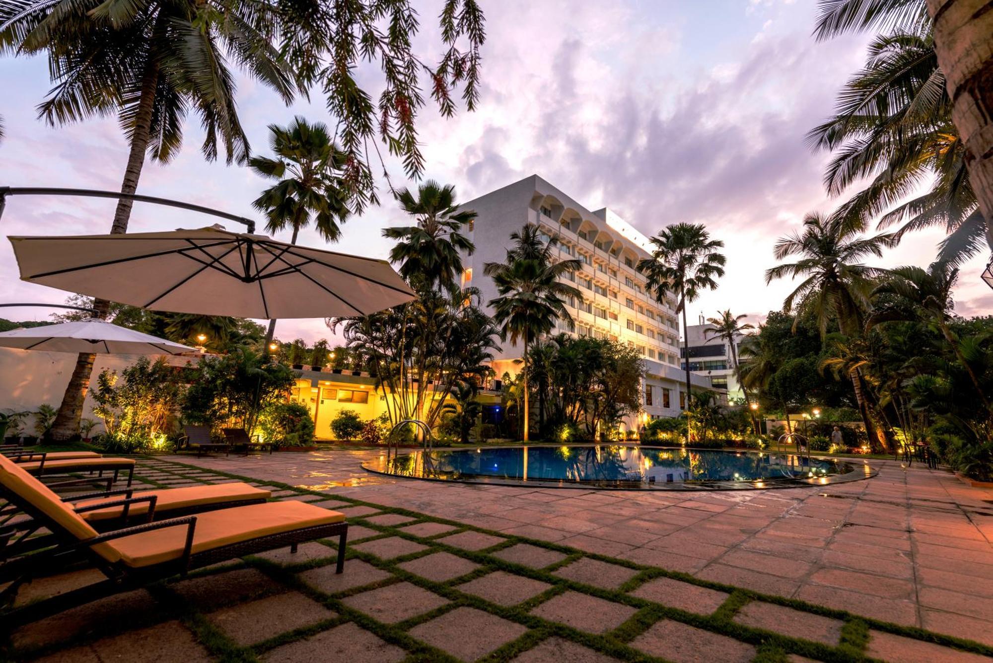 Southern Star,Maisur Dış mekan fotoğraf The Leela Palace, Bangalore