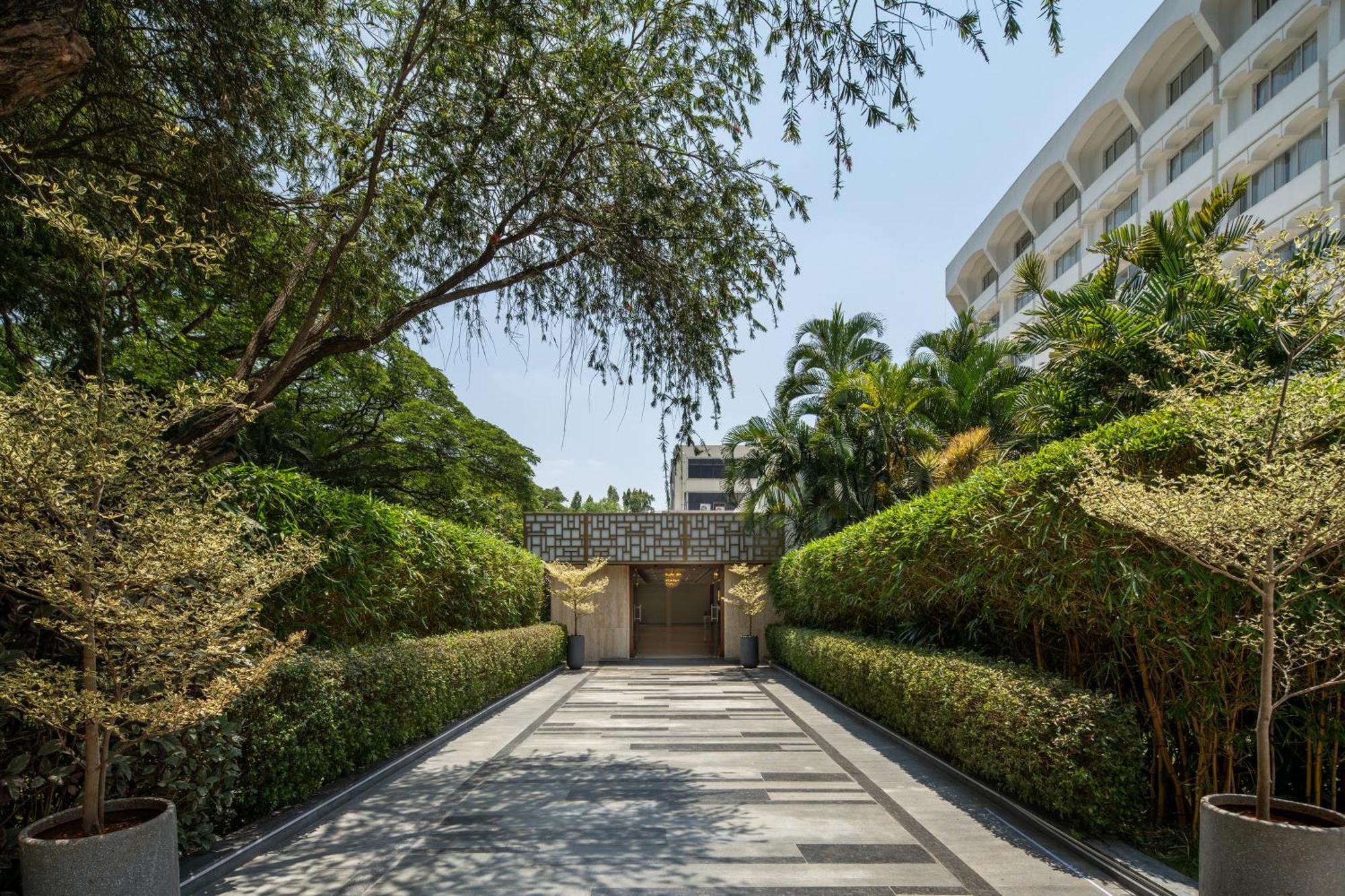 Southern Star,Maisur Dış mekan fotoğraf Entrance to the hotel
