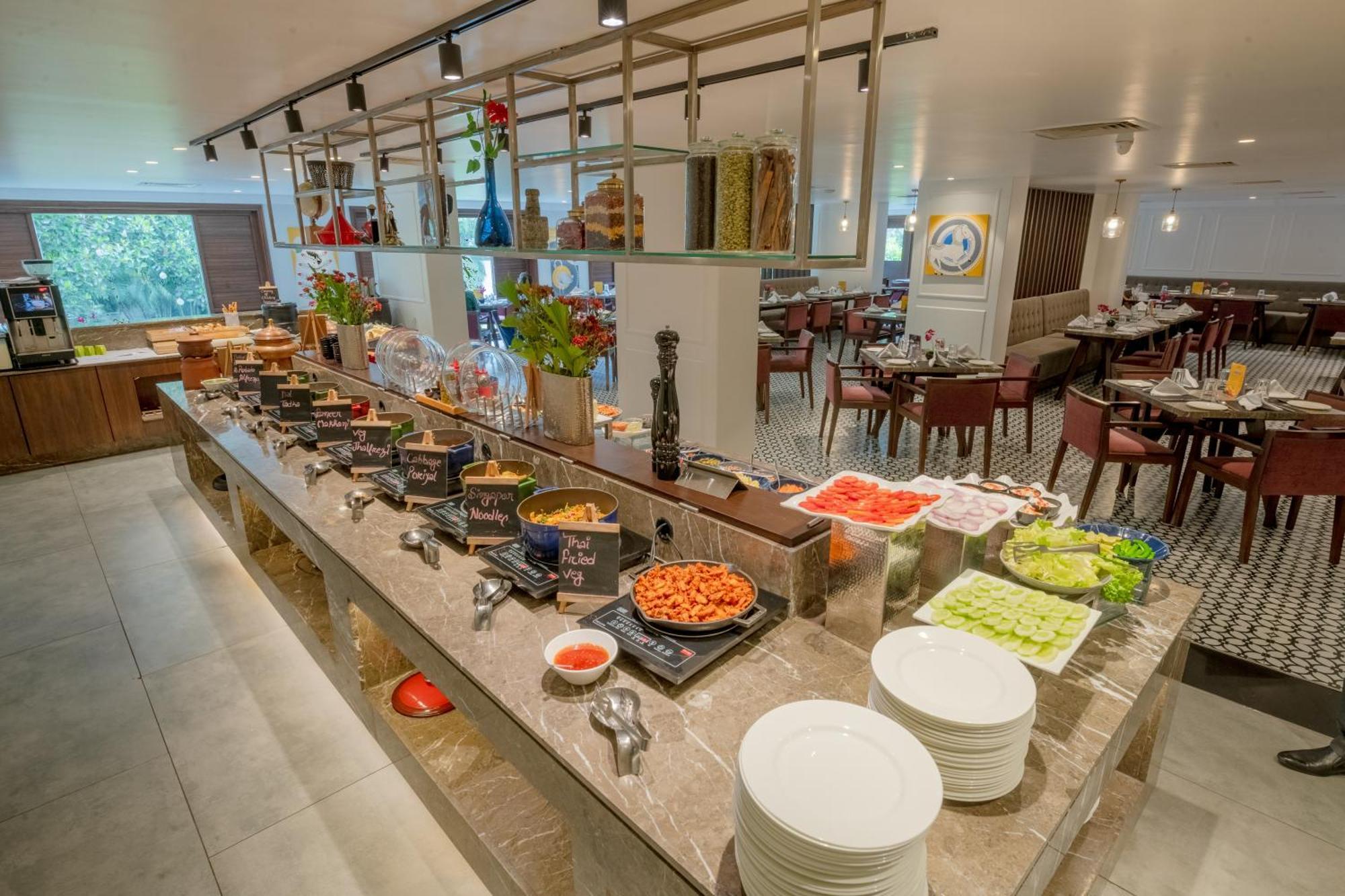 Southern Star,Maisur Dış mekan fotoğraf A buffet at a hotel