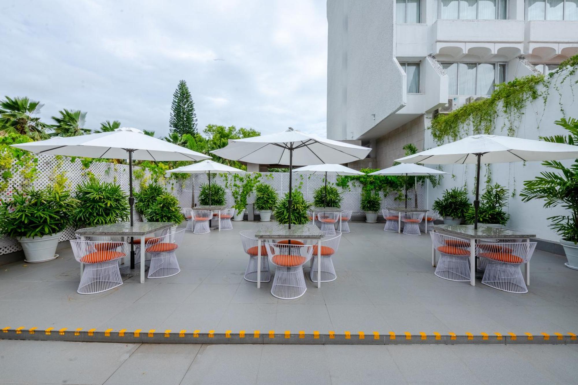 Southern Star,Maisur Dış mekan fotoğraf The rooftop terrace of the hotel