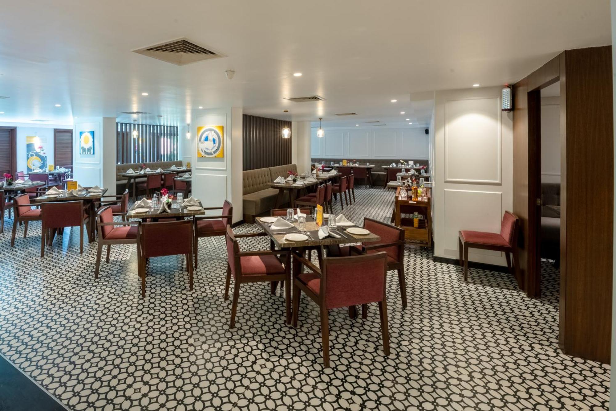 Southern Star,Maisur Dış mekan fotoğraf The restaurant